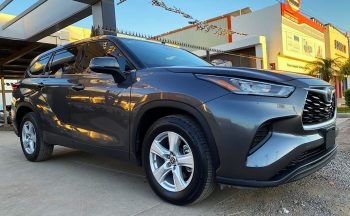 Toyota-Highlander-LE-2022-Gris-1