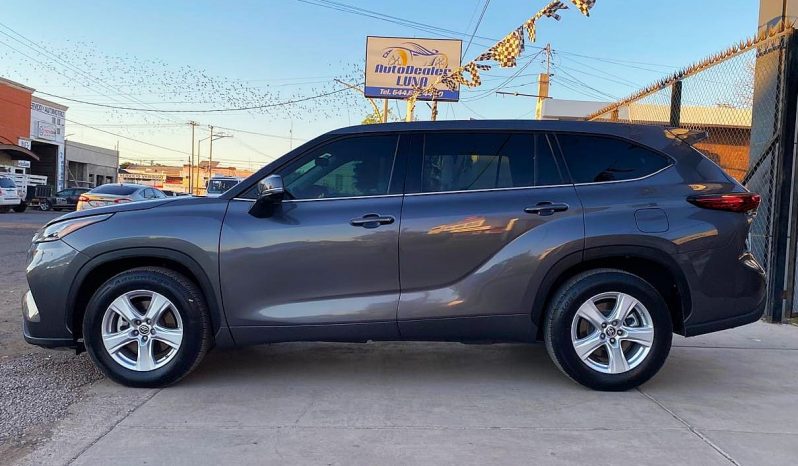 Toyota Highlander LE 2022 lleno