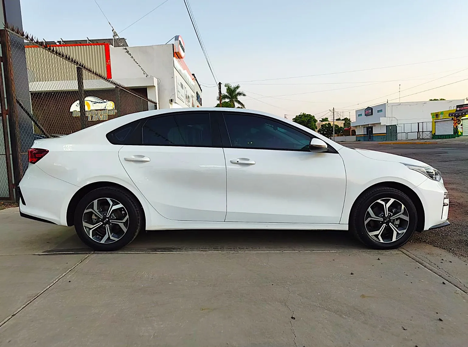 
 Kia Forte LX 2021 full									